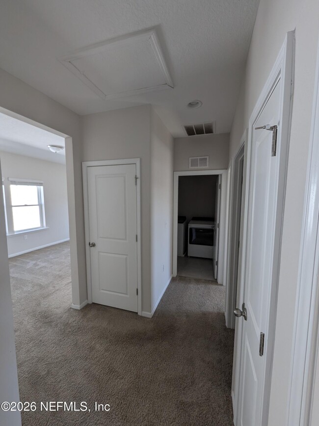 Building Photo - 100 Golden Fern Dr