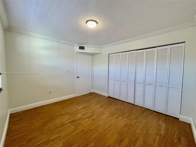 Building Photo - 2441 SW 31st Ave