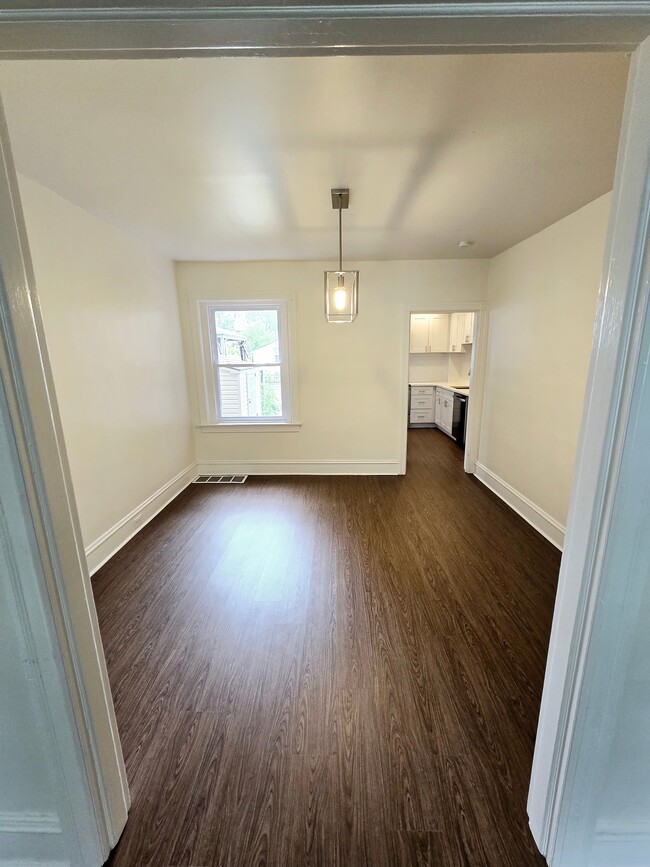 Dining Room - 335 York Ave