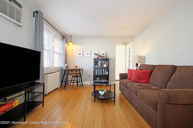 Building Photo - 16 Oldfield Pl