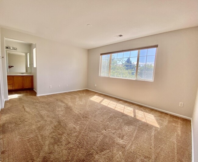 Building Photo - 13950 Adams St