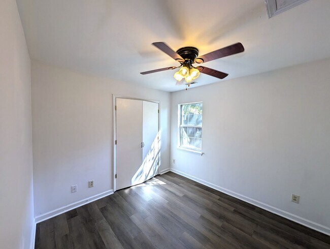 Building Photo - Minutes from Plaza Midwood/Uptown!  Belmon...