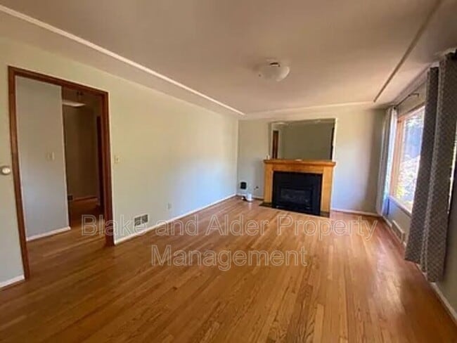 Building Photo - 6410 NE 33rd Ave