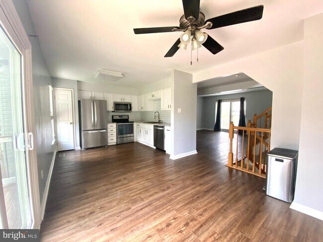 Building Photo - 108 Monet Cir