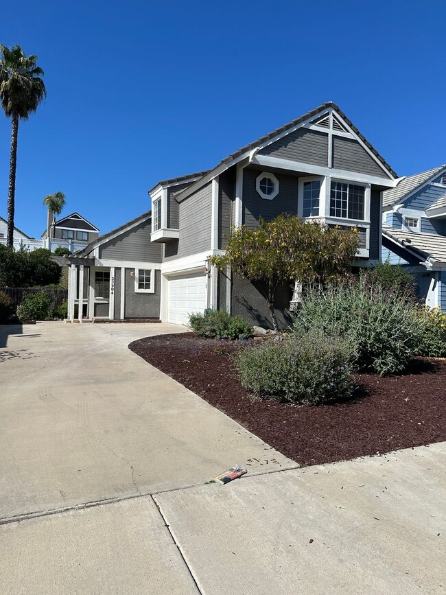 Building Photo - Beautifully Renovated Craftsman  4 Bed/2.5...