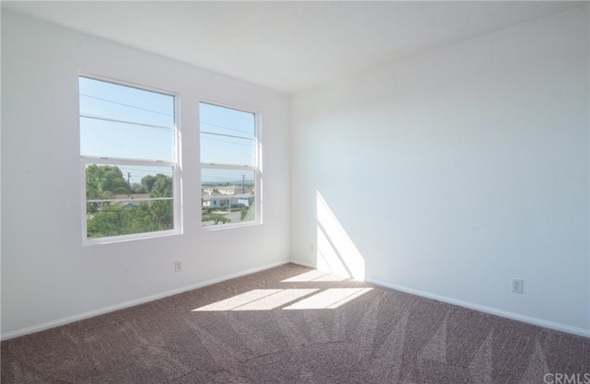 Building Photo - 928 Lilac Ln