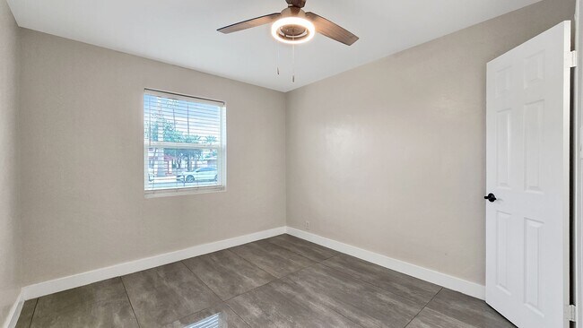 Building Photo - Gorgeous Remodel in Desirable North Central Phoenix Neighborhood
