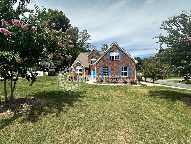 Building Photo - 4 Bedroom Home Near Birkdale Village