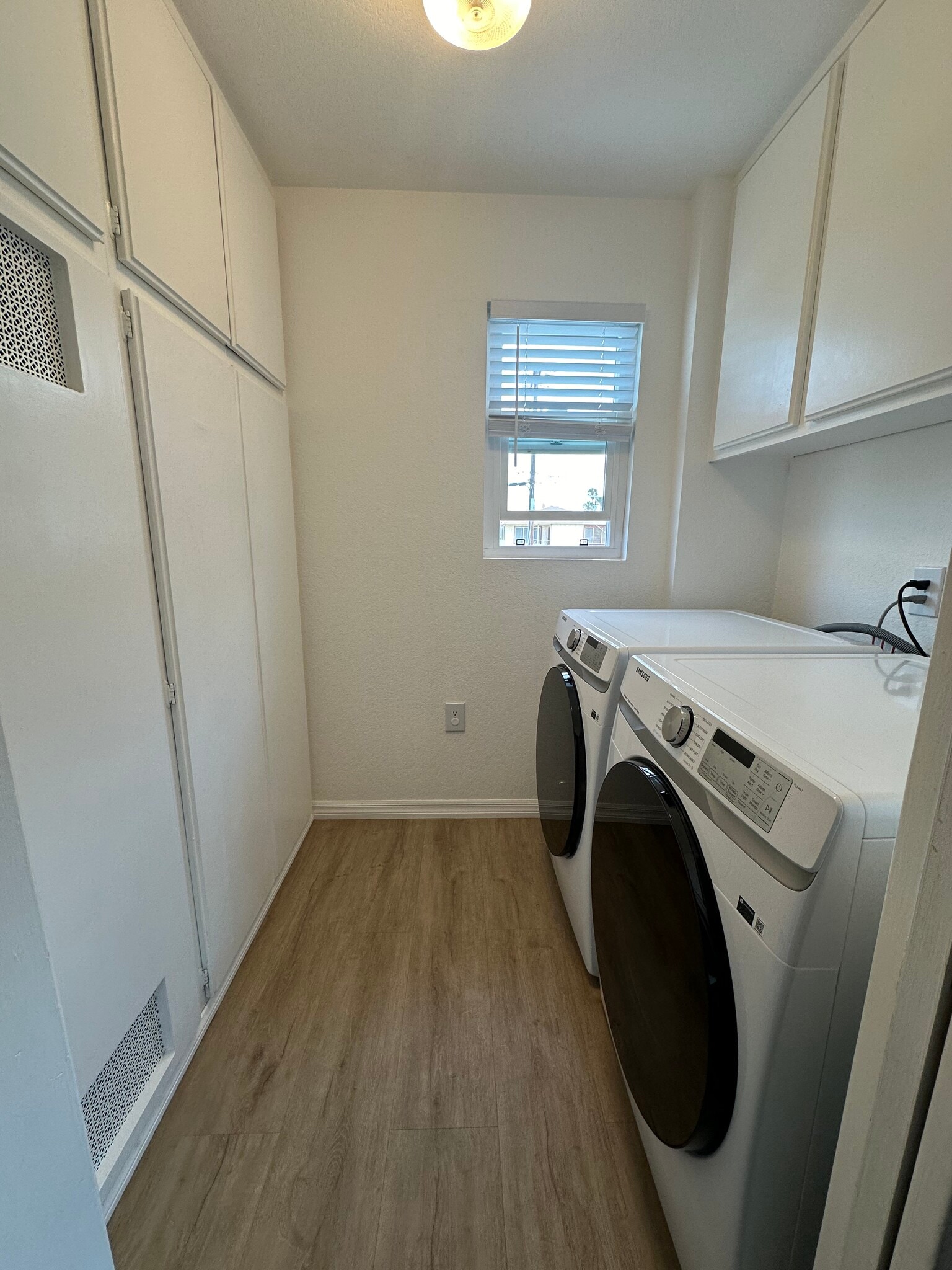 Building Photo - 1107 W 23rd St