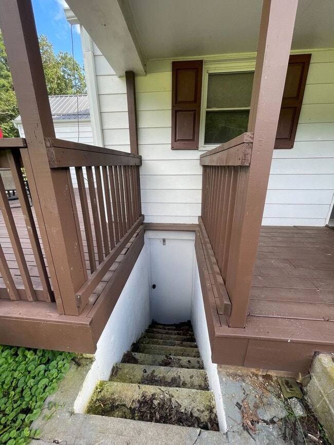 Building Photo - Quaint Country Cottage On Large Lot Near Downtown Blacksburg