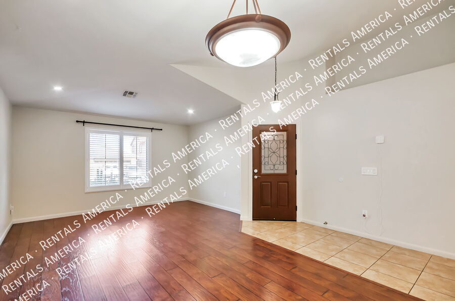 Building Photo - 219 W Calle Patio Lindo