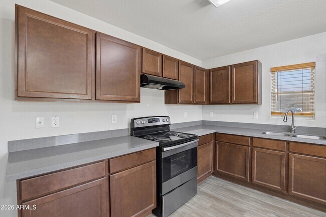 Building Photo - 1748 N Logan Ln
