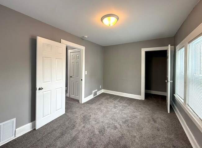Building Photo - 4TH OF JULY SPECIAL – 1ST MONTH RENT FREE!