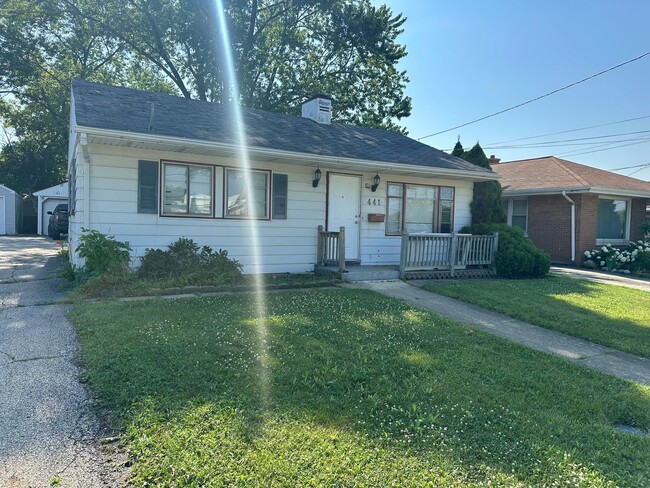 Primary Photo - Bright and Cozy 2 Bedroom