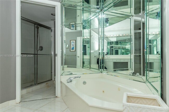 Building Photo - 3500 Mystic Pointe Dr