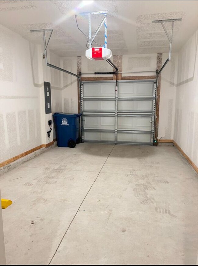 Building Photo - 131 Pomona Wy