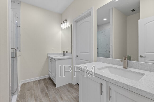 Building Photo - 485 Trumpet