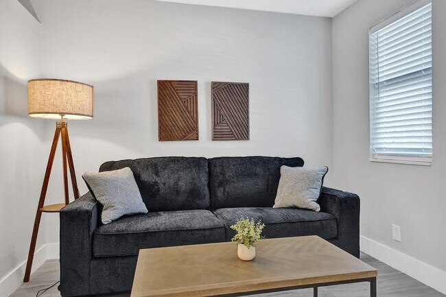 Building Photo - 50 Davie Blvd