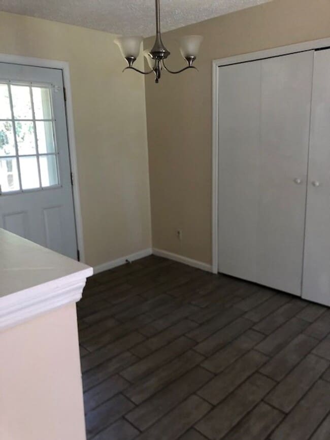 Building Photo - 252 Stonebridge Dr