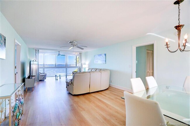 Building Photo - 2370 NE Ocean Blvd