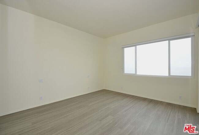 Building Photo - 18069 W Coastline Dr