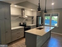 Building Photo - 723 McCormick Rd