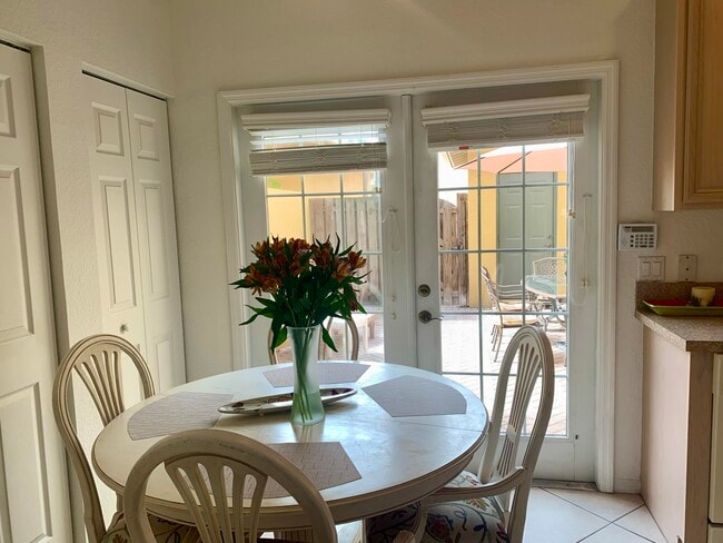 Building Photo - 188 W Thatch Palm Cir