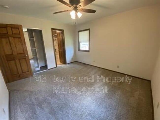 Building Photo - 12725 S Raintree Dr