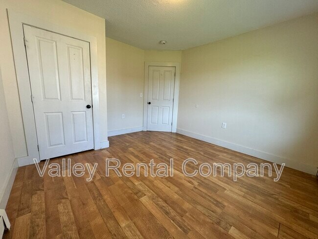 Building Photo - 132 Middle St