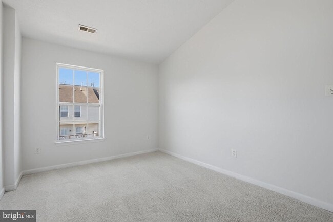 Building Photo - 886 Lowe Rd