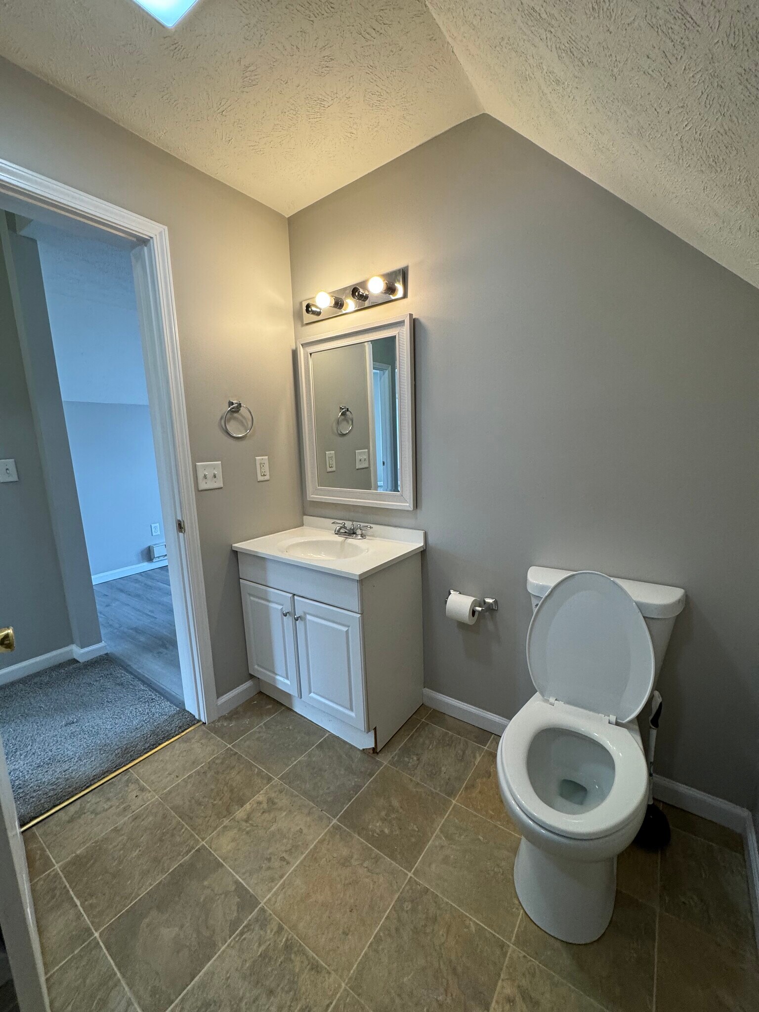 Building Photo - 310 E Mulberry St