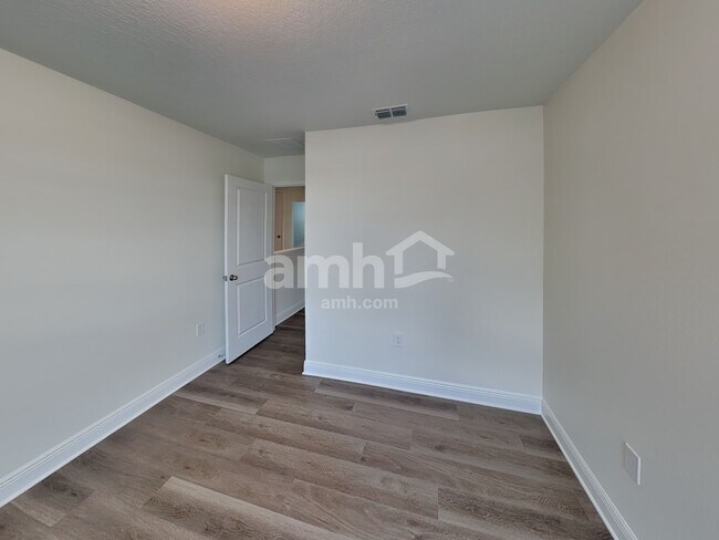 Building Photo - 1388 Sky Lks Dr