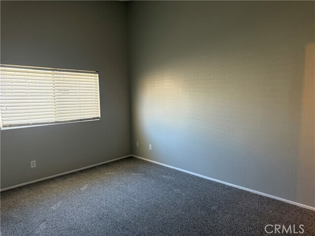 Building Photo - 6275 Meadowbrook Ln