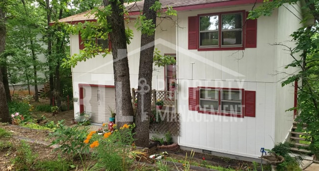 Building Photo - 3 Bedroom Home Just Off 76 Country Blvd