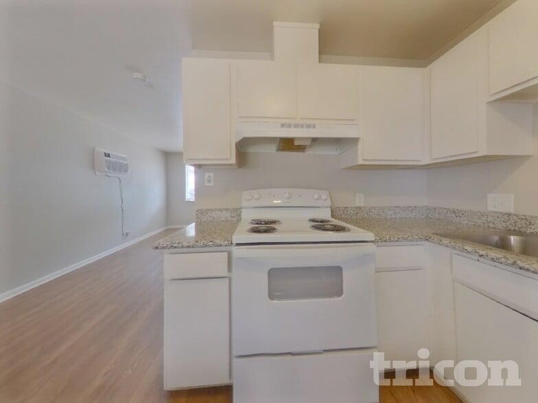 Building Photo - 1001 Akard Dr