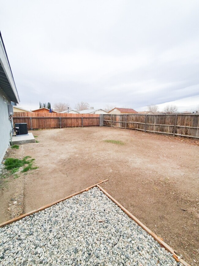 Building Photo - 43348 Echard Ave