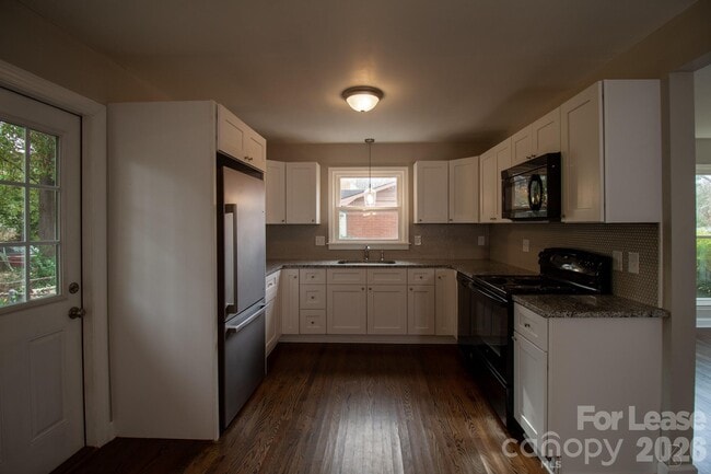 Building Photo - 4021 Crestridge Dr