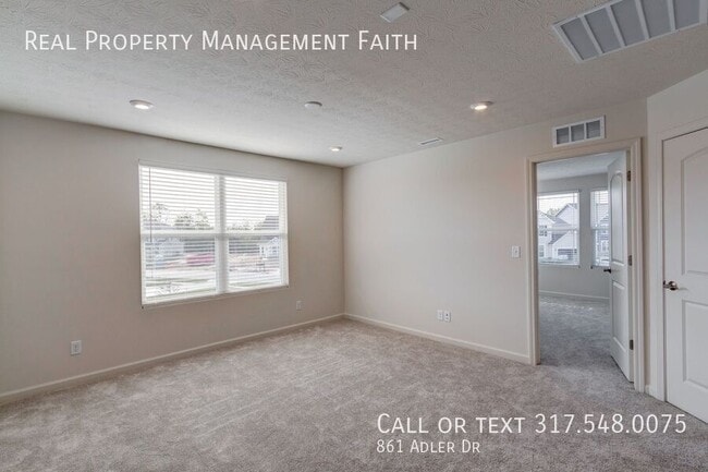 Building Photo - 861 Adler Dr