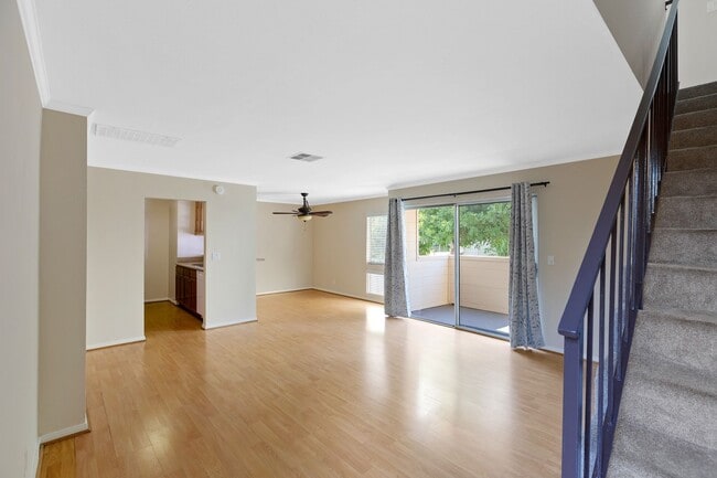Building Photo - Excellent 1 Br 1Ba with Den in a Well Kept...