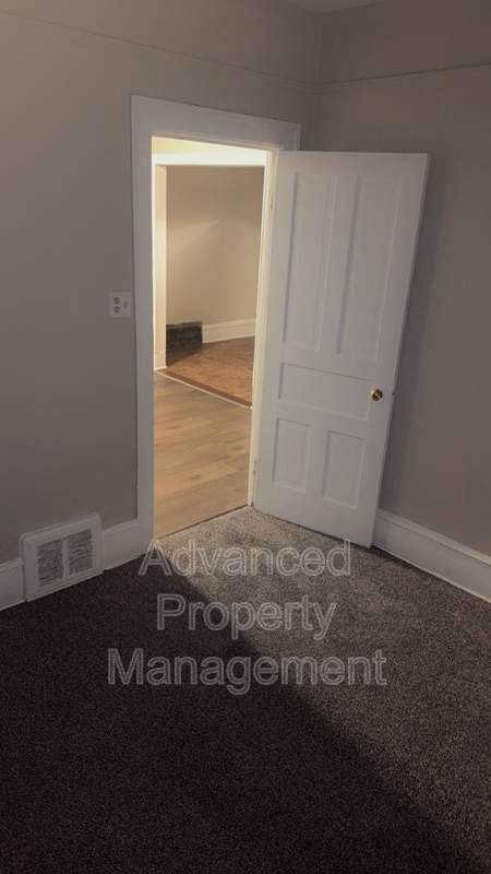 Building Photo - 934 W Chambers St