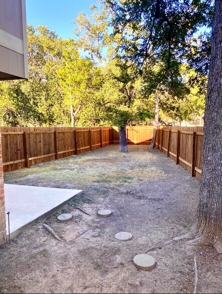 Building Photo - 8000 Tuscarora Trl