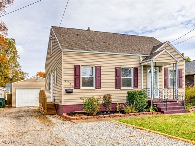 Building Photo - 2703 Oakwood Dr