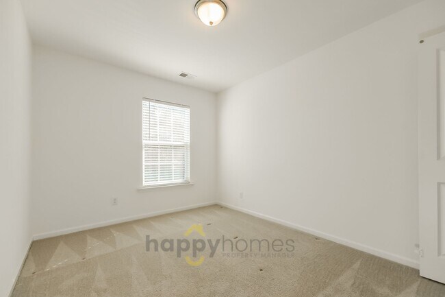 Building Photo - 3 Bedroom 2.5 Bath In Buckshire of Summerville