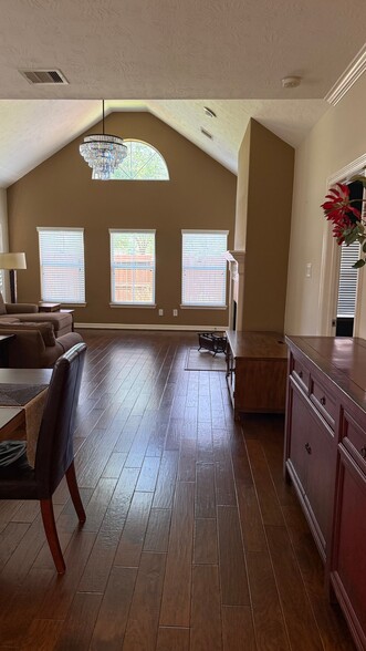 Building Photo - 4014 Waterford Ln