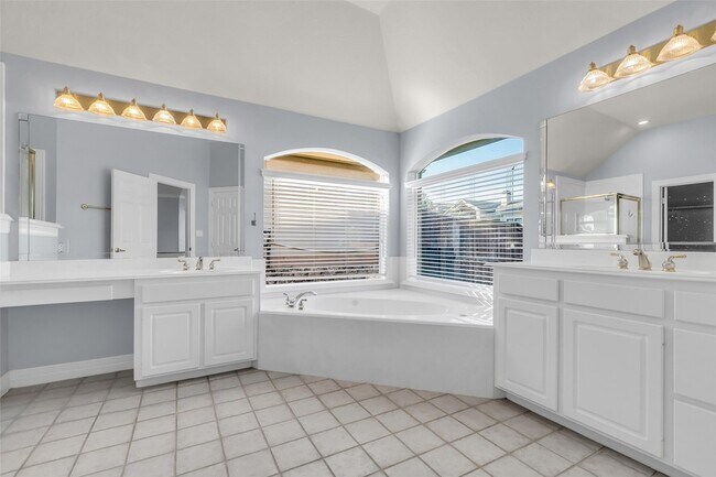 Building Photo - 35 W Pines Dr