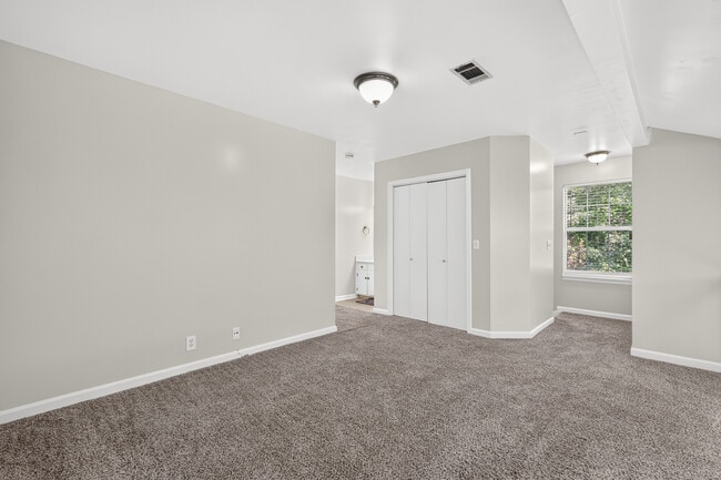 Building Photo - 440 English Ivy Dr