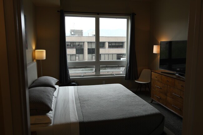 Building Photo - 350 S 200 E