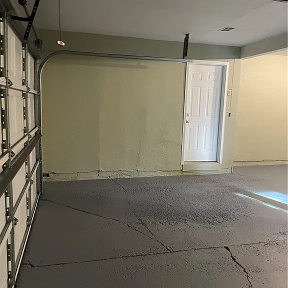 Building Photo - 406 Cole Ave
