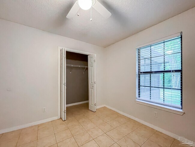 Building Photo - 9049 Bluebay Ln