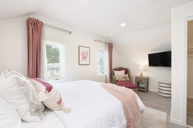 Building Photo - 415 Short St